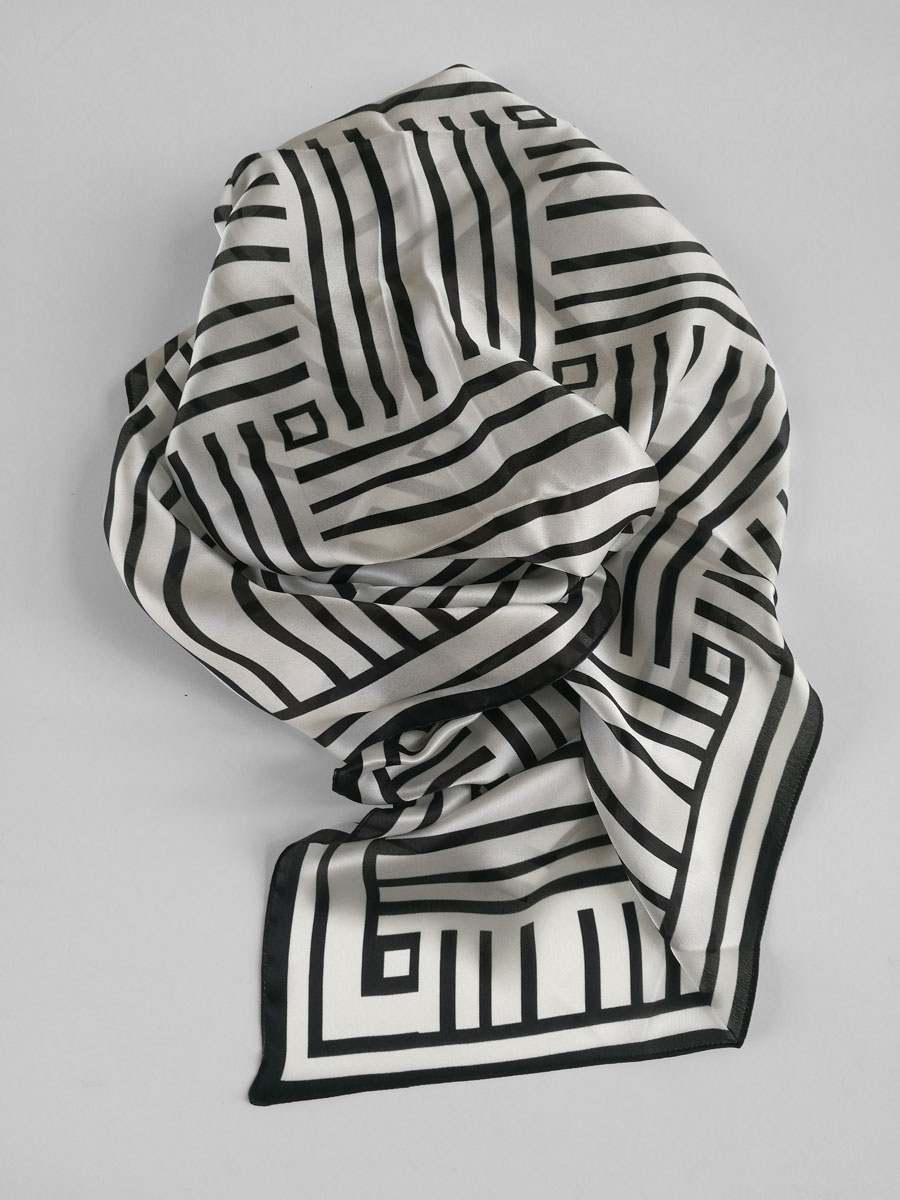 Shawl ‘Framed Black & White’