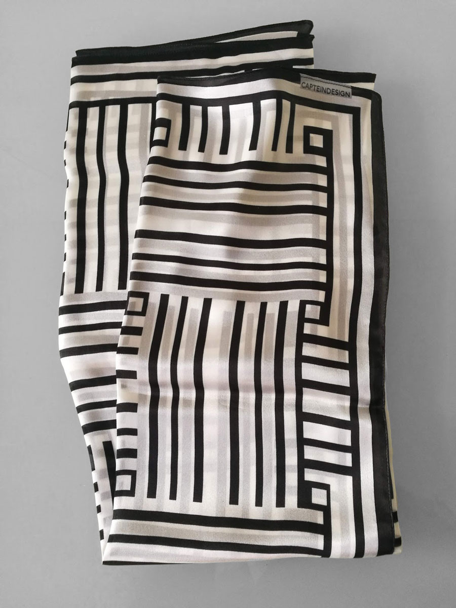 Shawl ‘Framed Black & White’