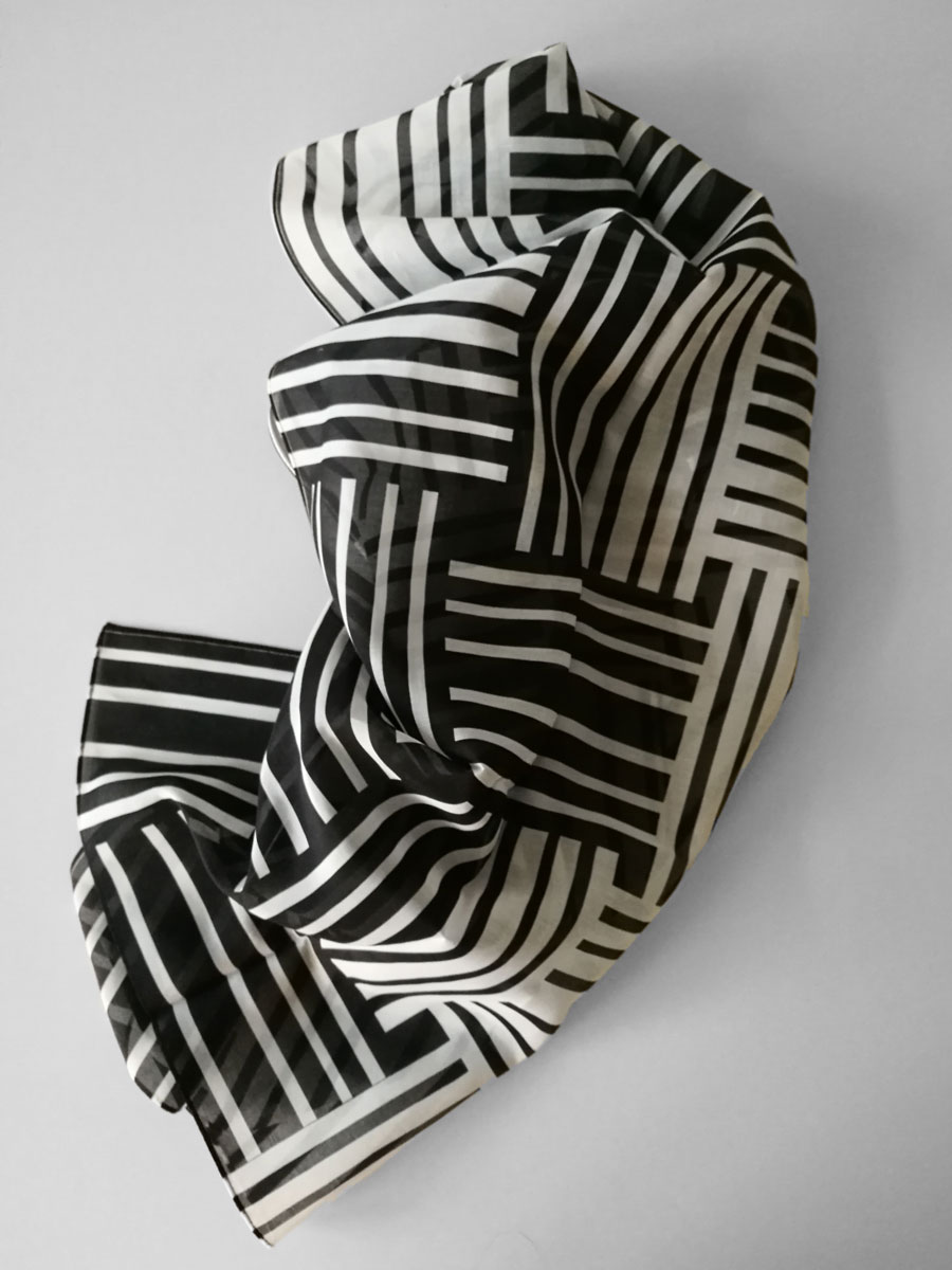 Shawl ‘No Stars Black & White’