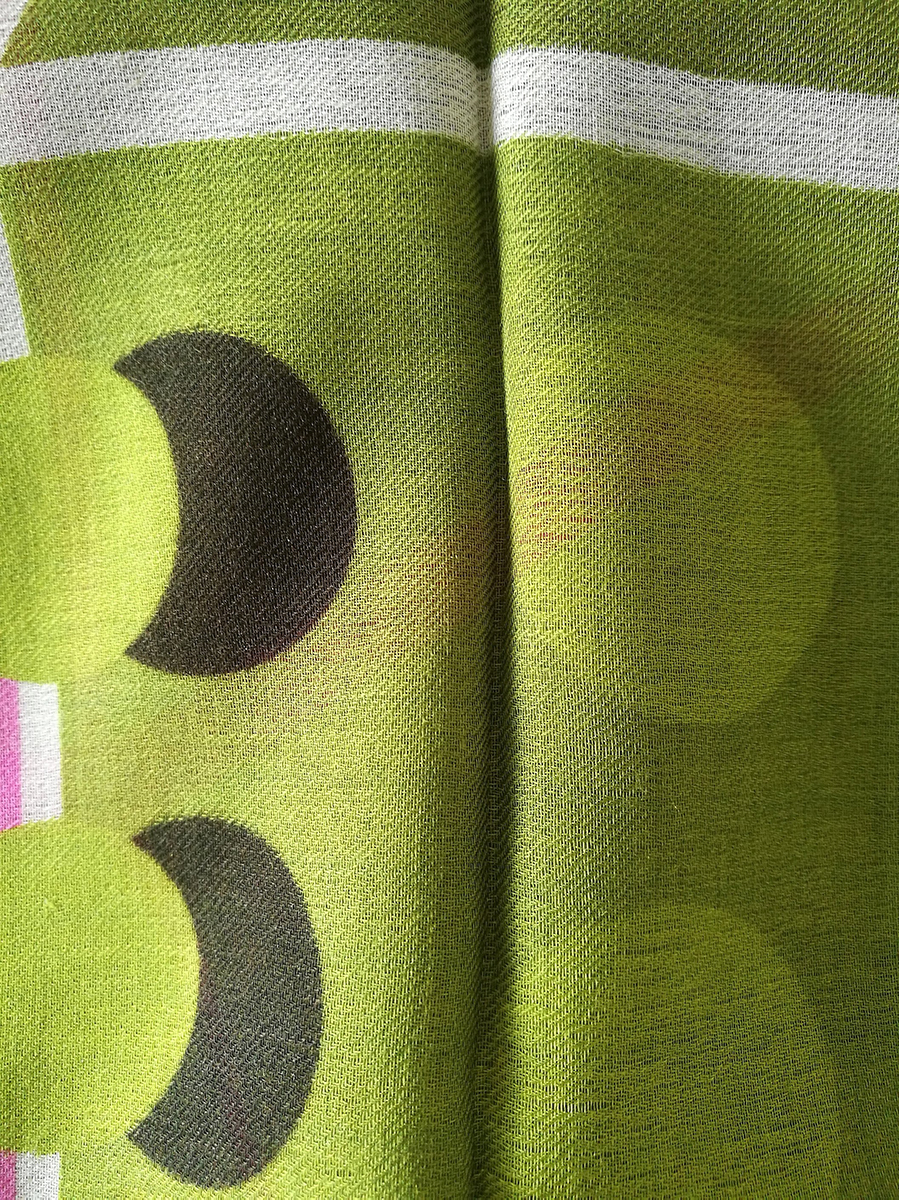 Shawl ‘Point of View Apple Green’