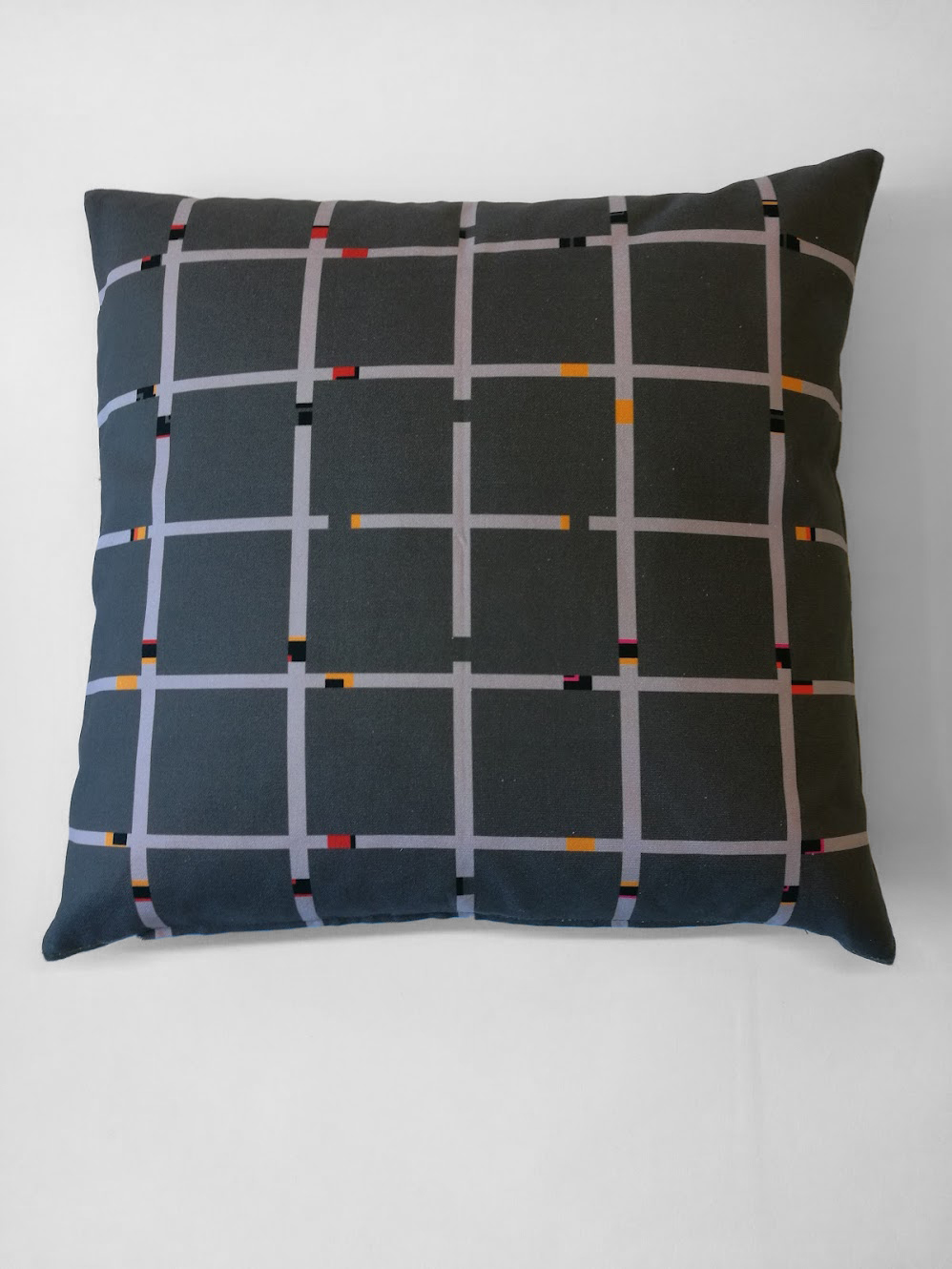 Pillow ‘An-Jet Dark Grey’