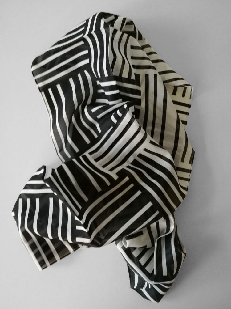 Shawl ‘No Stars Black & White’