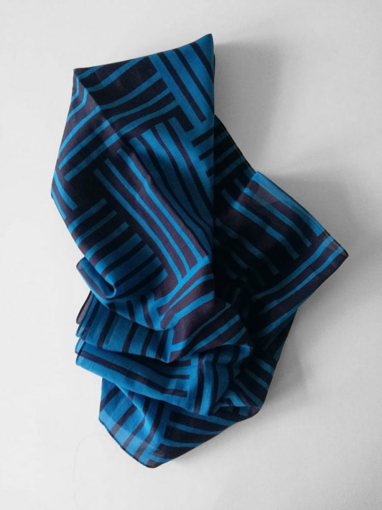 Shawl ‘No Stars Dark Blue’